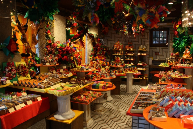 vente-LE VAL-min_candy_store_chocolate_shop_chocolate_switzerland-393515