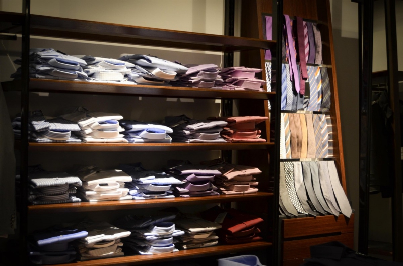 vente-LE VAL-min_shirts_exhibition_shop_shopping_shelf_buy_business_clothing-940715